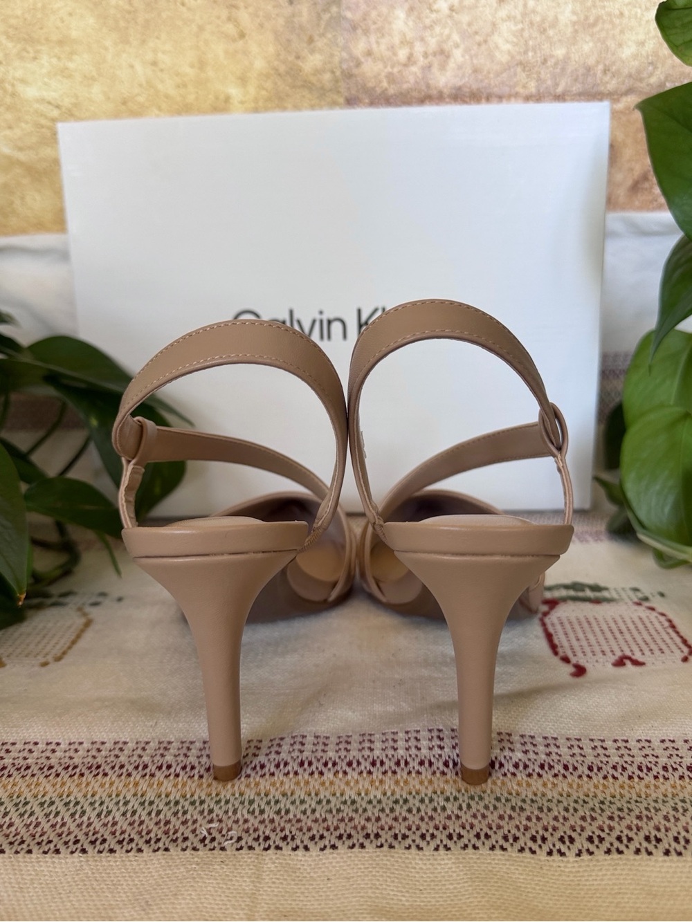 NEW Calvin Klein Nude Faux Leather Slingback Strap Pointy-Toe Pump Heels Size 7M - Picture 6 of 9